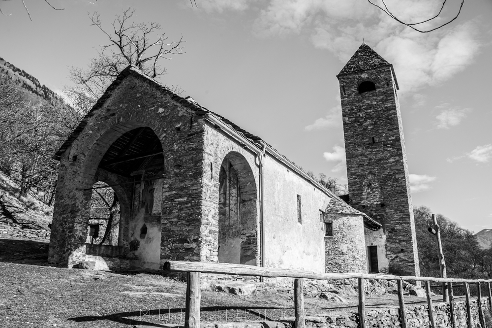 Chiesa di San Bernardo Ponte Tibetano di Curzutt Bellinzonese, paesaggio, passeggiata, ponte, ponte tibetano, sementina, ticino, ticinoturismo,